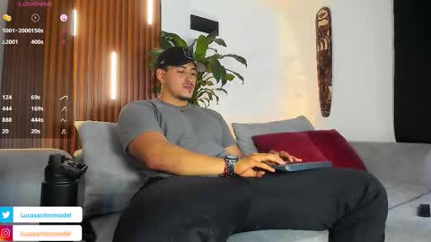 Snapshot of lucasanto_ chatting on 03/13/26, 01:34 LUCA SANTOS online show from 03/13/26, 01:34