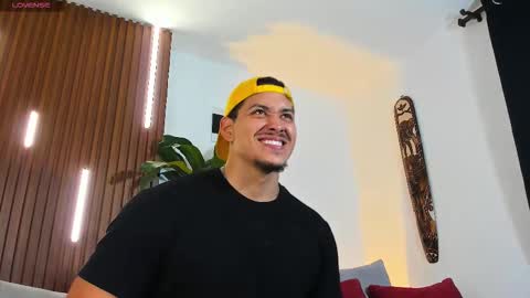 Snapshot of lucasanto_ chatting on 03/24/26, 04:06 LUCA SANTOS online show from 03/24/26, 04:06