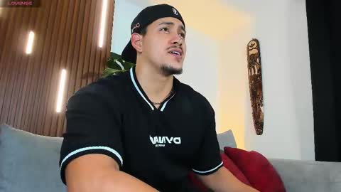 Snapshot of lucasanto_ chatting on 03/28/26, 04:01 LUCA SANTOS online show from 03/28/26, 04:01