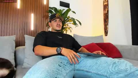 Snapshot of lucasanto_ chatting on 03/31/26, 04:35 LUCA SANTOS online show from 03/31/26, 04:35