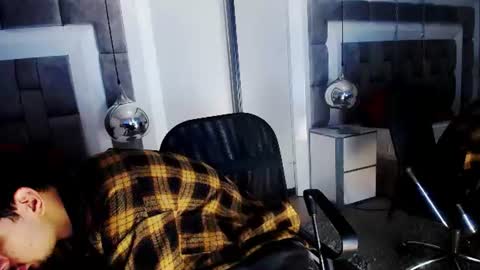 Snapshot of lucasthomson_ chatting on 06/18/26, 04:02 lucasthomson_ online show from 06/18/26, 04:02
