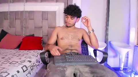 Snapshot of lucasthomson_ chatting on 07/12/26, 04:03 lucasthomson_ online show from 07/12/26, 04:03