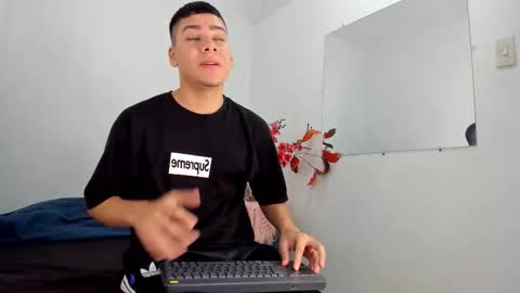 LUCAS TORREZ online show from 12/23/25, 04:32