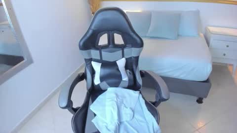 L U C C I A online show from 10/08/25, 12:47