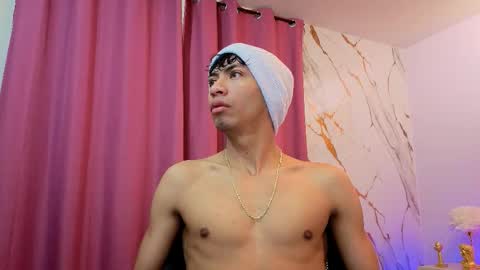 Snapshot of luchoplayboy chatting on 03/18/26, 12:19 lucho online show from 03/18/26, 12:19