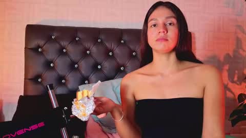 Snapshot of luci_ramirez chatting on 10/22/25, 04:51 Luciana Ramirez  Sofia Collins online show from 10/22/25, 04:51