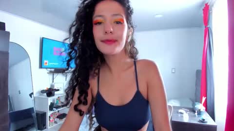 Snapshot of lucia_fuster chatting on 11/03/25, 03:57 Lucia online show from 11/03/25, 03:57