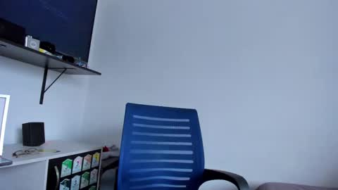 Snapshot of lucia_fuster chatting on 12/02/25, 10:05 Lucia online show from 12/02/25, 10:05