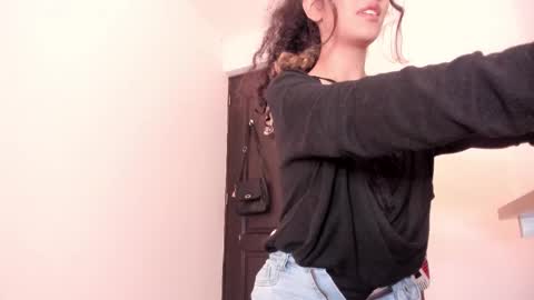 Snapshot of lucia_fuster chatting on 02/23/26, 11:35 Lucia online show from 02/23/26, 11:35