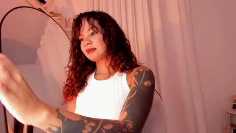 Snapshot of lucia_lee_ chatting on 01/09/25, 02:01 Lucia online show from 01/09/25, 02:01