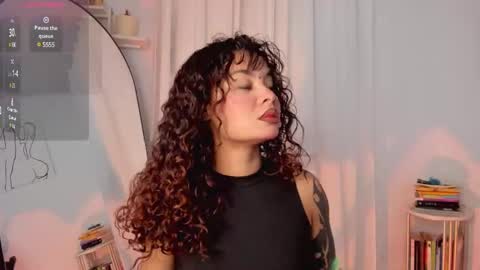 Lucia online show from 02/10/25, 02:52