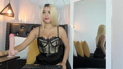 Lucia online show from 10/05/25, 01:31