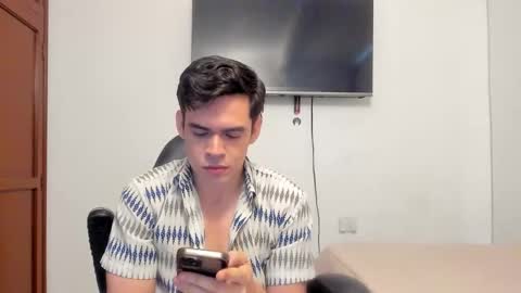 Snapshot of lucian_gomez chatting on 10/17/25, 08:44 Lucian Gomez online show from 10/17/25, 08:44