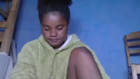 luciana012 online show from 10/06/25, 06:00
