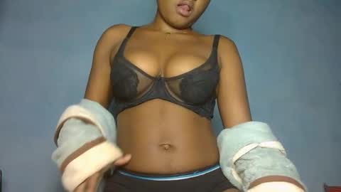 luciana012 online show from 10/16/25, 06:42