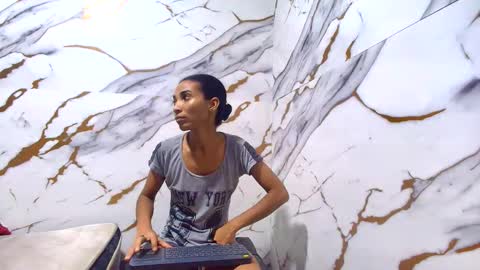 Luciana online show from 06/02/26, 08:22