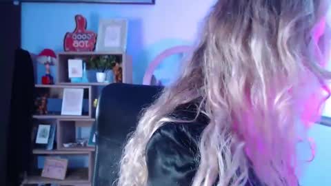 Snapshot of luciana_evaans chatting on 01/27/25, 01:52 Luciana Evans online show from 01/27/25, 01:52