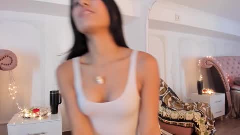 Luciana online show from 11/18/25, 08:35