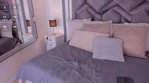 Snapshot of lucianacohelo chatting on 11/15/25, 07:43 online show from 11/15/25, 07:43