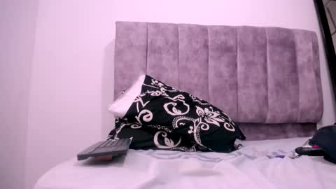 Snapshot of lucianahardmand chatting on 09/23/25, 06:33 lucianahardmand online show from 09/23/25, 06:33