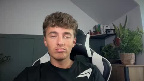 Lucian online show from 09/08/25, 03:22