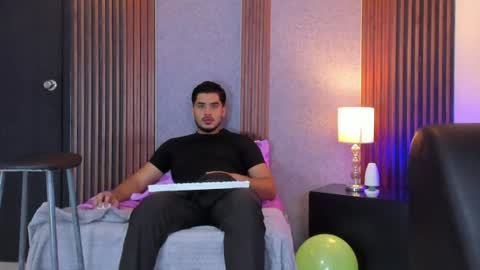 Snapshot of luciano_vitale_ chatting on 07/06/26, 12:24 Luciano online show from 07/06/26, 12:24