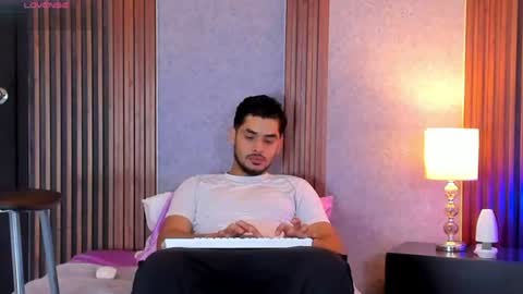Snapshot of luciano_vitale_ chatting on 07/10/26, 12:52 Luciano online show from 07/10/26, 12:52