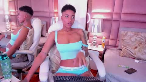 Snapshot of luciawallace chatting on 02/15/25, 03:42 lucia wallace online show from 02/15/25, 03:42