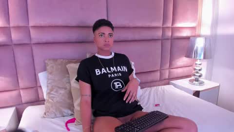 Snapshot of luciawallace chatting on 02/19/25, 07:39 lucia wallace online show from 02/19/25, 07:39