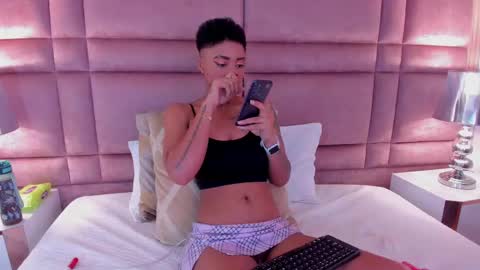 Snapshot of luciawallace chatting on 03/05/25, 11:27 lucia wallace online show from 03/05/25, 11:27