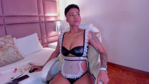 Snapshot of luciawallace chatting on 03/07/25, 12:15 lucia wallace online show from 03/07/25, 12:15