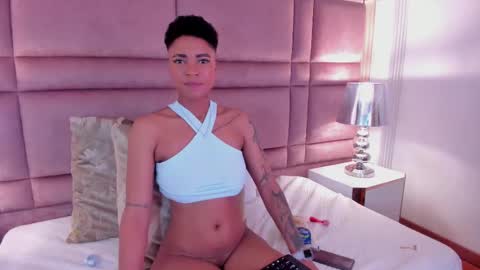 Snapshot of luciawallace chatting on 03/07/25, 11:27 lucia wallace online show from 03/07/25, 11:27