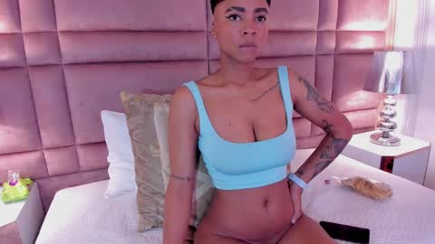 Snapshot of luciawallace chatting on 03/08/25, 11:18 lucia wallace online show from 03/08/25, 11:18