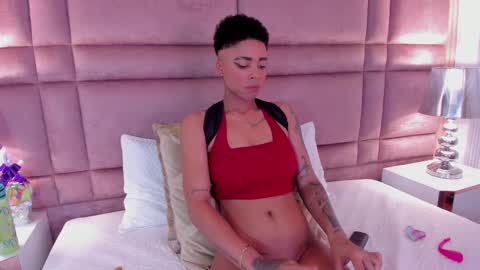 Snapshot of luciawallace chatting on 03/10/25, 11:27 lucia wallace online show from 03/10/25, 11:27