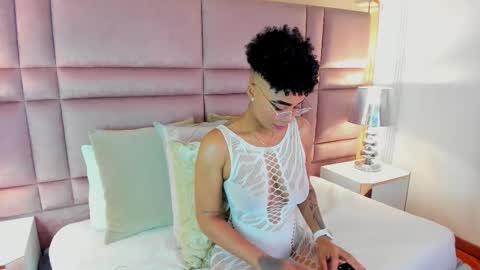 Snapshot of luciawallace chatting on 09/27/25, 03:44 lucia wallace online show from 09/27/25, 03:44