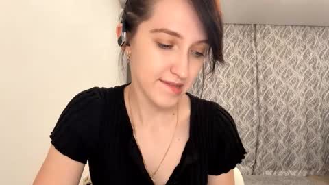 Snapshot of lucibeveridge chatting on 11/01/25, 04:31 Mary online show from 11/01/25, 04:31