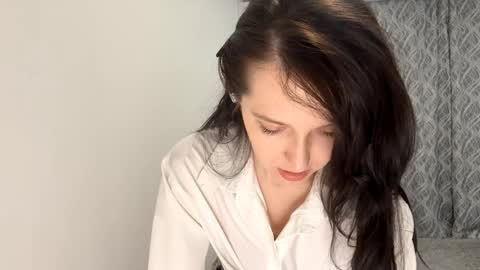 Snapshot of lucibeveridge chatting on 12/15/25, 05:17 Mary online show from 12/15/25, 05:17