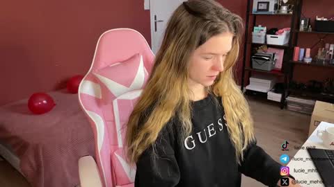 Snapshot of lucie_hot chatting on 02/03/25, 08:46 Lucie hot follow me on online show from 02/03/25, 08:46