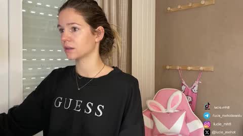 Snapshot of lucie_hot chatting on 09/11/25, 07:19 Lucie hot follow me on online show from 09/11/25, 07:19