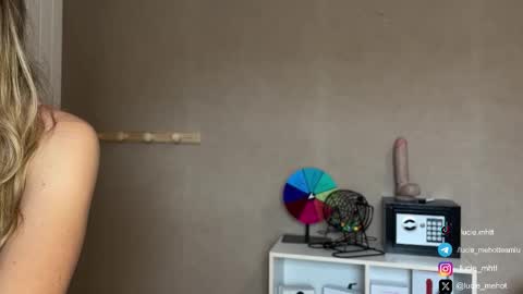 Snapshot of lucie_hot chatting on 09/21/25, 08:38 Lucie hot follow me on online show from 09/21/25, 08:38