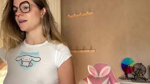 Snapshot of lucie_hot chatting on 09/27/25, 09:14 Lucie hot follow me on online show from 09/27/25, 09:14