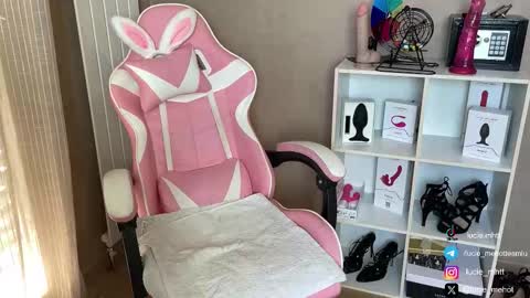 Snapshot of lucie_hot chatting on 09/29/25, 08:30 Lucie hot follow me on online show from 09/29/25, 08:30