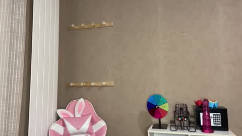 Snapshot of lucie_hot chatting on 10/04/25, 07:01 Lucie hot follow me on online show from 10/04/25, 07:01