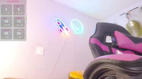 Lucie   online show from 03/11/26, 09:32