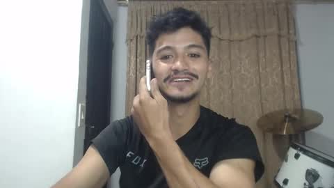 Snapshot of lucifferr_ chatting on 12/14/25, 11:09 leonel online show from 12/14/25, 11:09