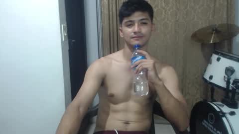 Snapshot of lucifferr_ chatting on 12/17/25, 01:11 leonel online show from 12/17/25, 01:11