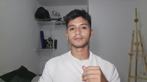 Snapshot of lucifferr_ chatting on 02/25/26, 01:15 leonel online show from 02/25/26, 01:15