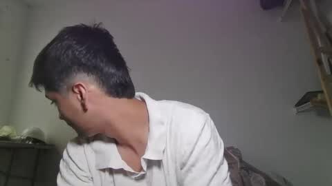 Snapshot of lucifferr_ chatting on 03/27/26, 04:40 leonel online show from 03/27/26, 04:40