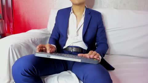 Leo online show from 02/11/25, 02:35