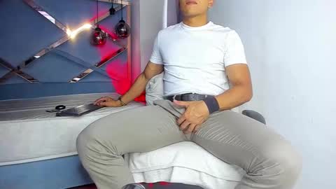 Snapshot of lucii_fer_ chatting on 03/16/26, 11:47 Leo online show from 03/16/26, 11:47